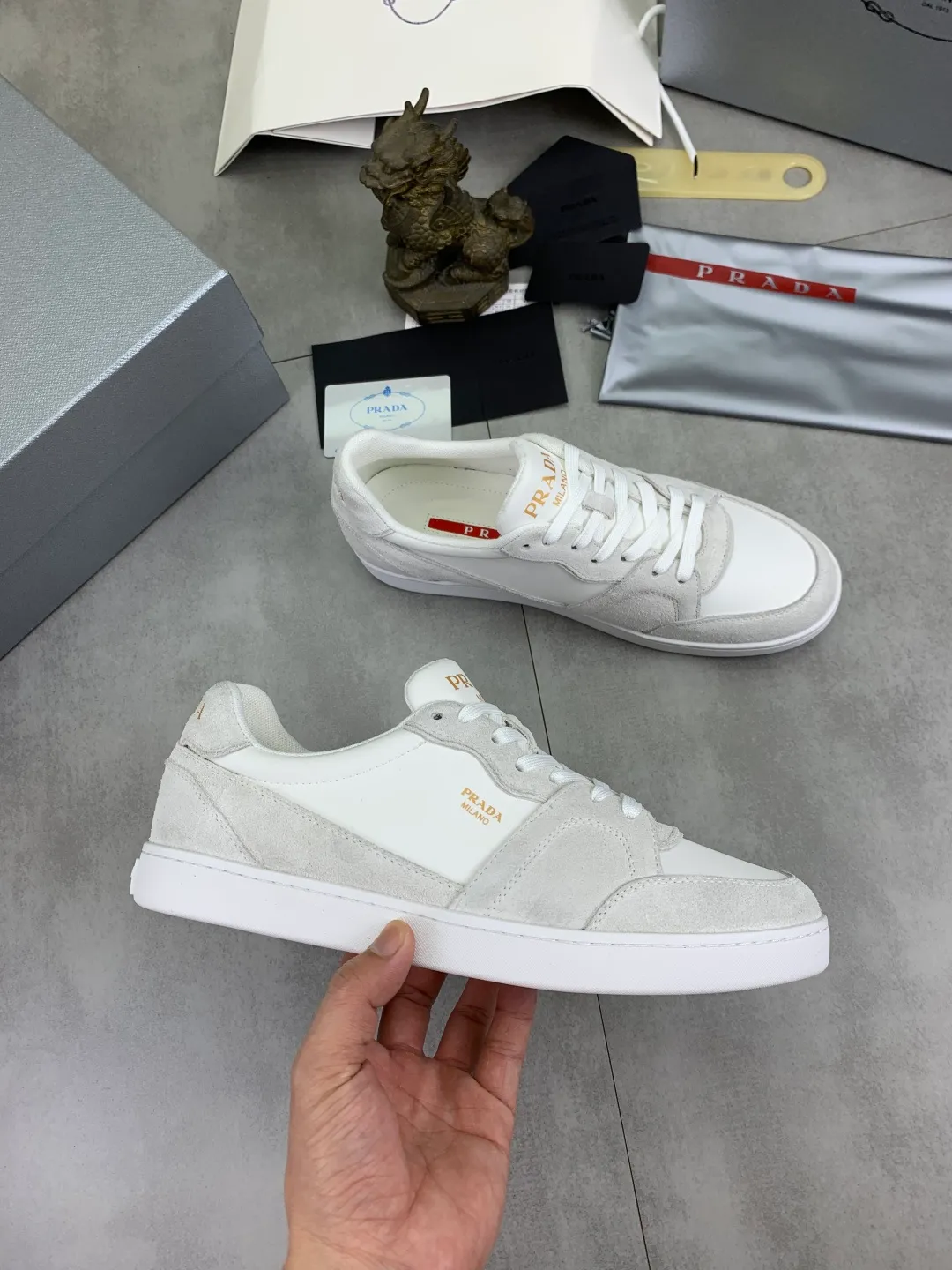 Men's shoes 💰P560💰[New model] The top version is available on the official website, 🆘 The trendy brand (Prada) mainly promotes the popular model, avant-garde and versatile fashionable men's shoes, private version mold opening, cowhide surface splicing 1:1.. Stylish and simple, original imported cowhide lining cowhide feet; the atmosphere and personality are more fashionable, eye-catching and pursuing class. It will subvert the old idea and be a must-have for fashionistas with you! Must keep it for yourself! Tall and comfortable, large and low, high-end quality workmanship. Official website’s new high-end outsole. Size: 38-45. Multiple colors available.